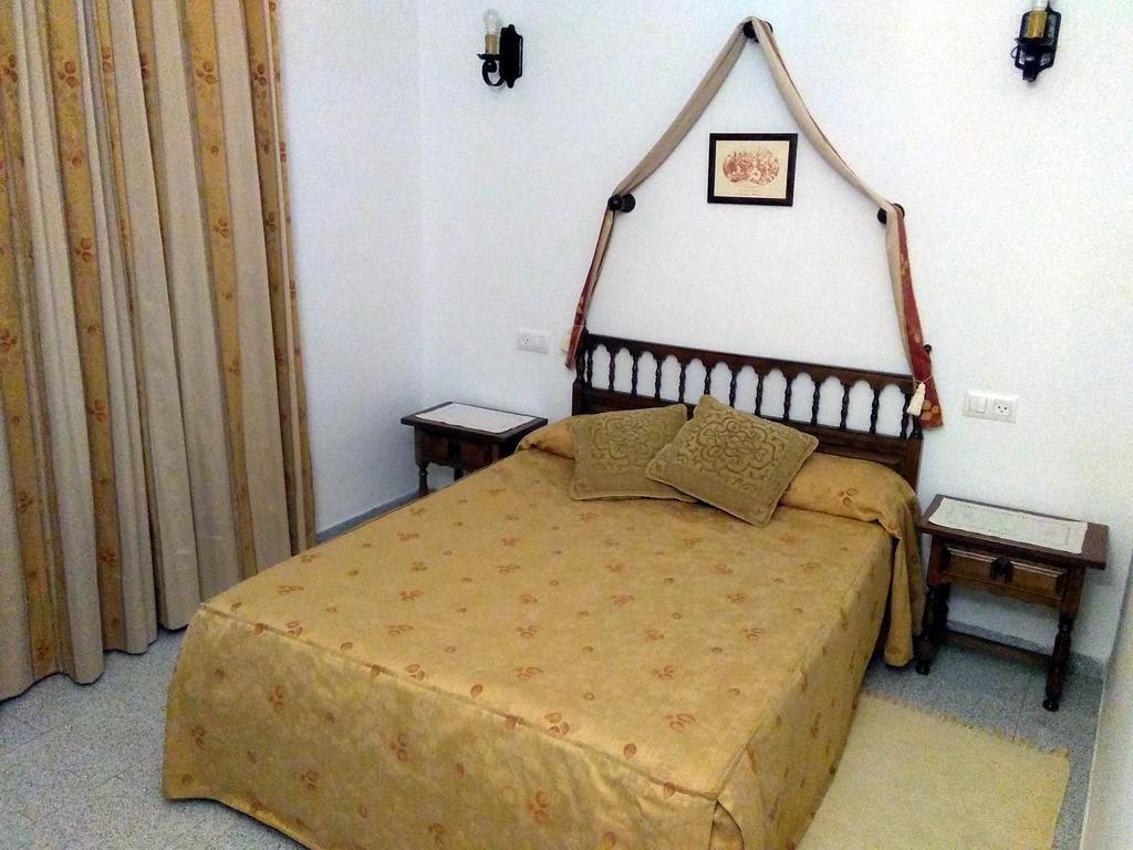 Hostal Meson La Cadena Trujillo Exterior foto